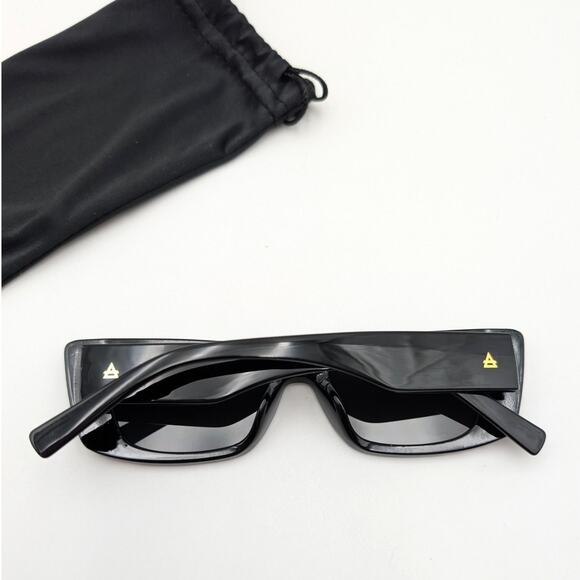 Aire Novae Unisex Cat Eye Sunglasses Black Frame W/ Smoke Mono Lens One Size - Picture 3 of 8